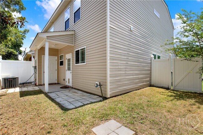 Building Photo - 127 Acapella Ave