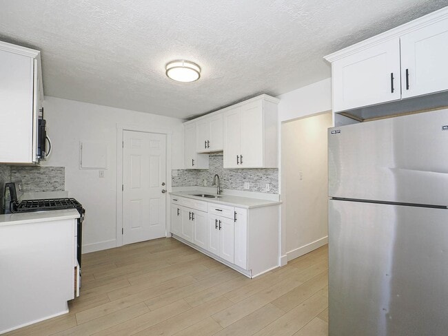 Building Photo - 3 Bed Bungalow Near BYU & UVU – Large Private Yard