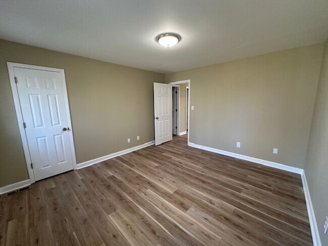 Building Photo - Condo / Burlington