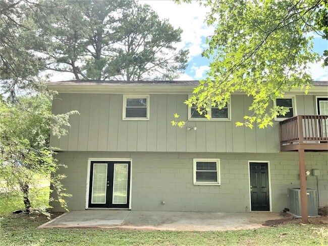 Building Photo - 1590 Hampshire Pl