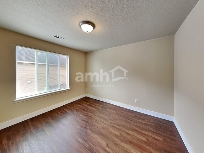 Building Photo - 1390 Alpine Lakes St SE