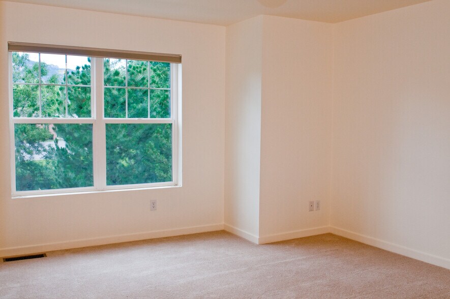 Master (west) bedroom - 3790 Colorado Ave