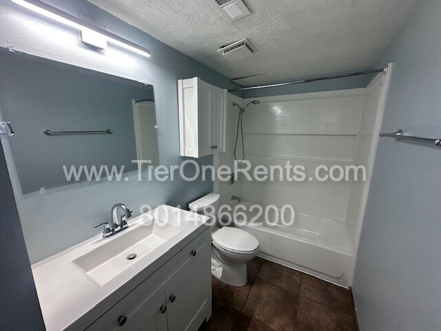 Building Photo - NO DEPOSIT option available for qualified ...