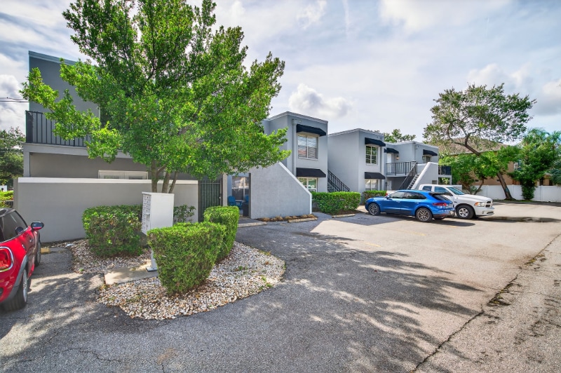 Building Photo - 201 S Arrawana Ave