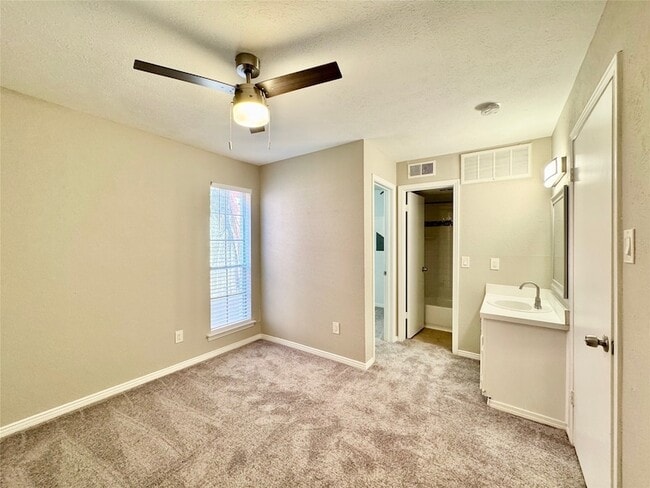 Building Photo - 4319 McKinney Ave