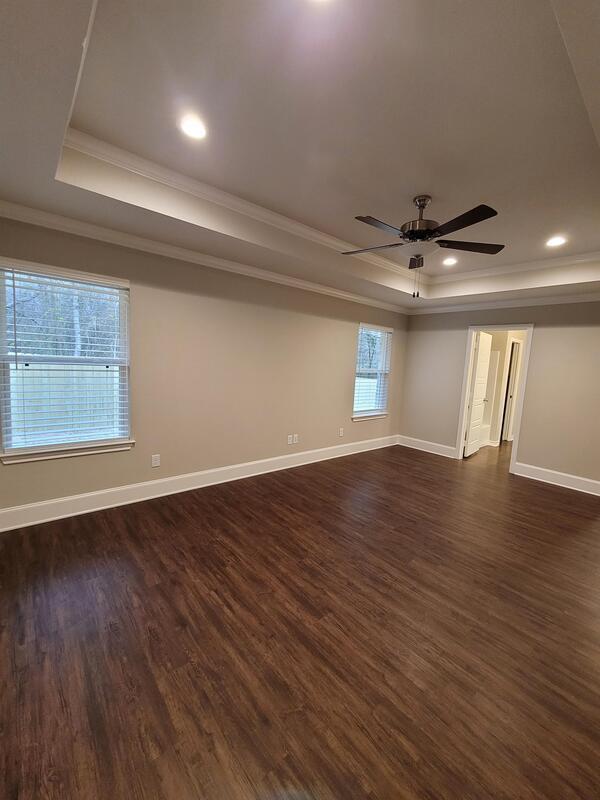 Building Photo - 19866 Meadow W Ln