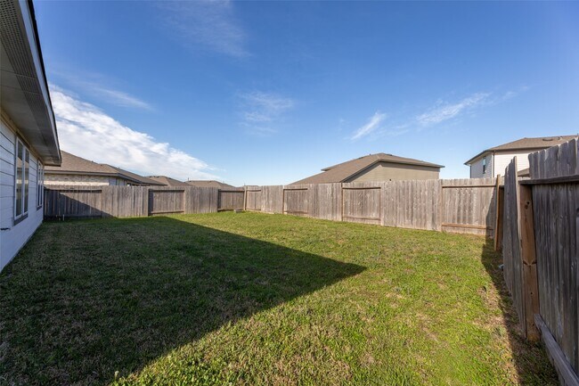 Building Photo - 8114 Buck Ln