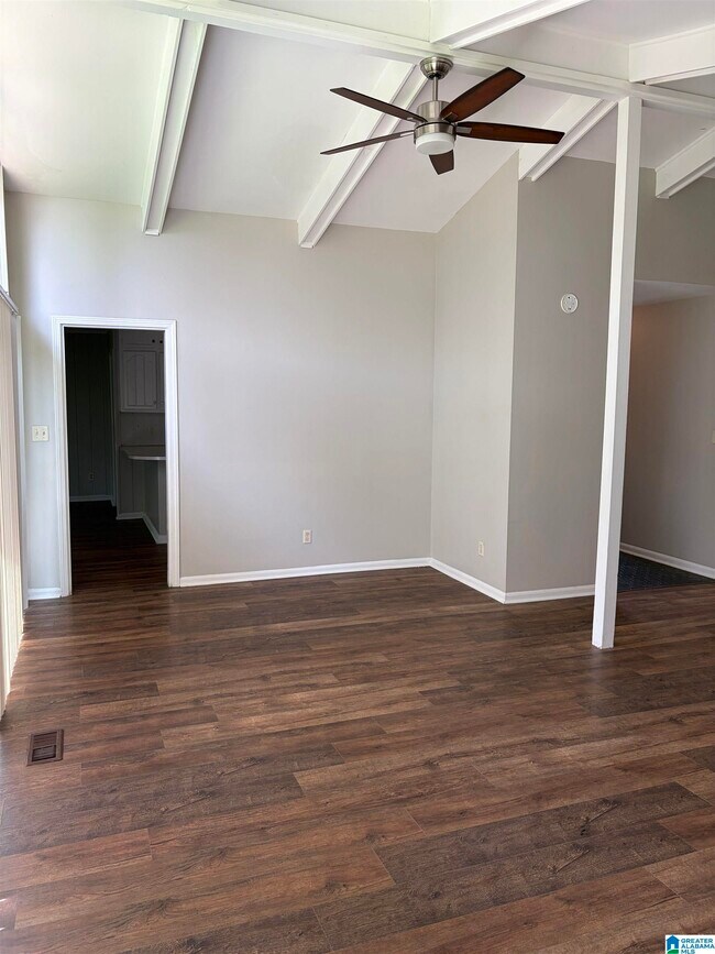 Building Photo - 933 Garrett Dr