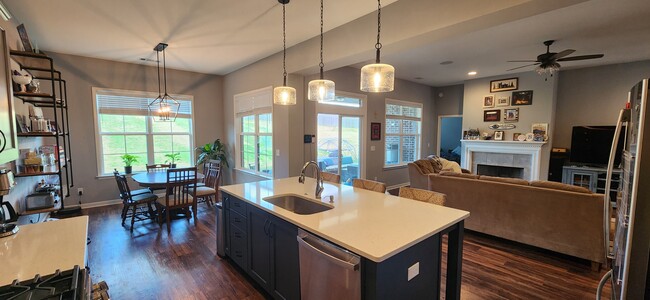 Building Photo - 9177 Helena Dr