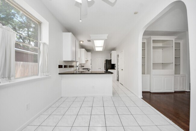Building Photo - 6406 Castle Ln Dr