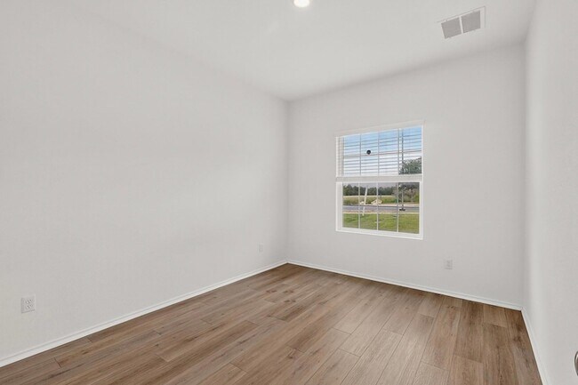 Building Photo - 941 Legends Ln