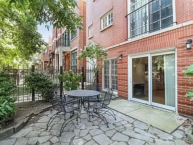 Building Photo - 2855 N Mildred Ave