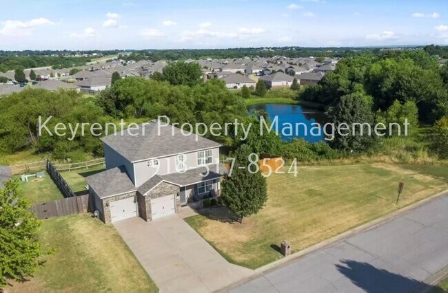 Building Photo - 3 Bed | 2.5 Bath in Broken Arrow!