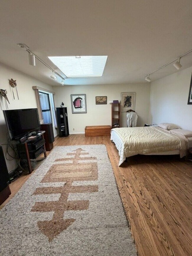 Building Photo - Emerald Hills Retreat, 4BR/3BA + Private ADU on Expansive Grounds