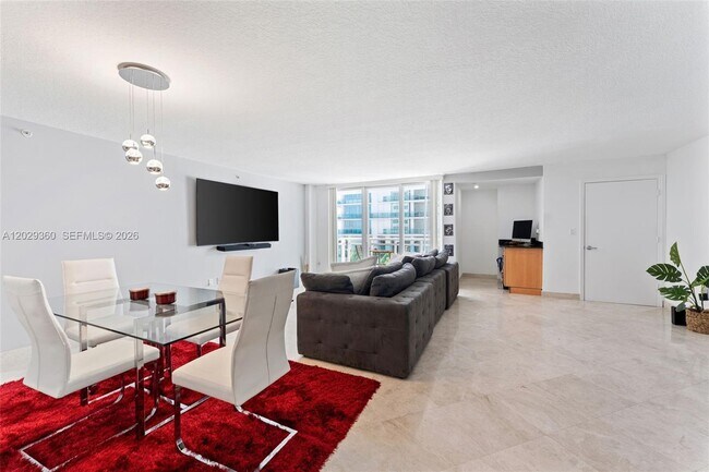 Building Photo - 6917 Collins Ave