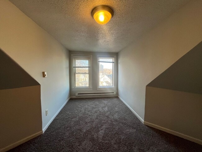 Building Photo - 666 Sims Ave