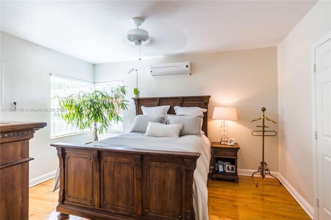 Building Photo - 1921 SW 18th Ave