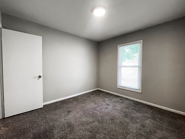 Building Photo - 709 54th St