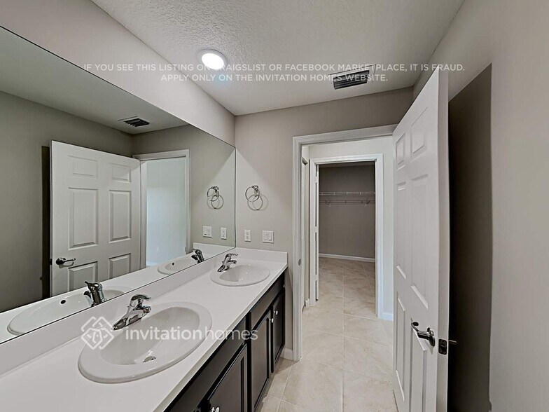 Building Photo - 1733 SW Finch Ln