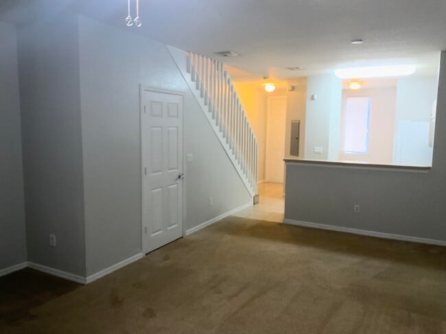 Building Photo - 3425 Sonoma Dr