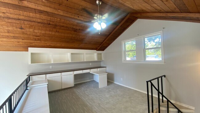 Building Photo - Beautiful Home in Established Neighborhood