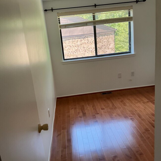 Building Photo - 8946 Skyrock Ct