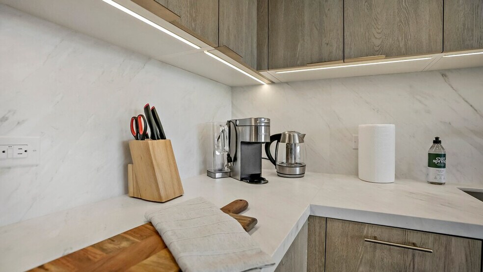 Building Photo - 1947 Vermont Ave NW