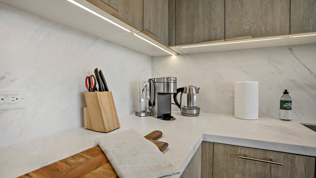 Building Photo - 1947 Vermont Ave NW