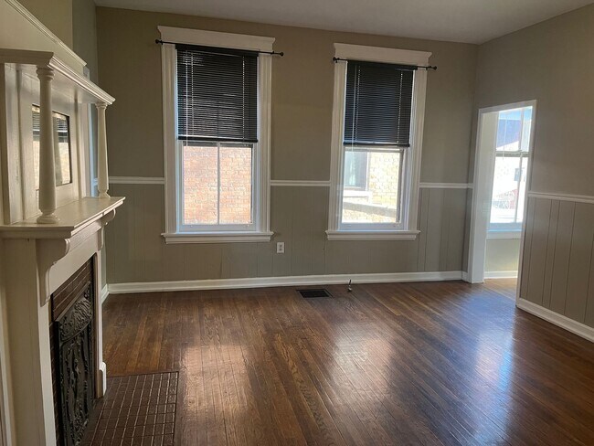 Building Photo - 2219 Scott St