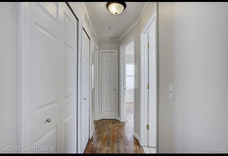 Building Photo - 600 Kalama Ave