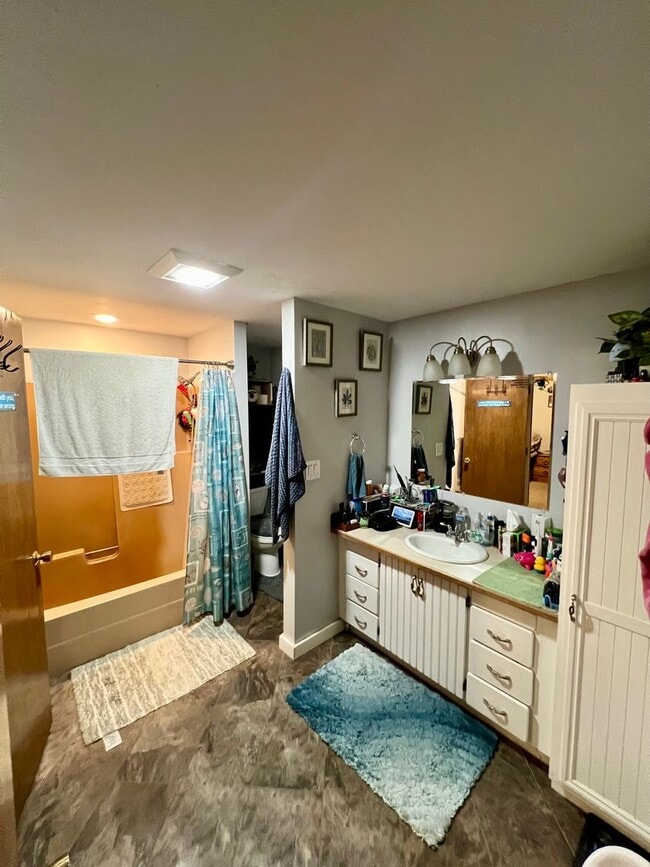 Building Photo - Charming 3-Bedroom Home on 5.84 Acres – Pe...