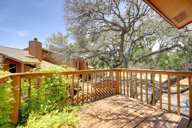 Building Photo - 10 Cypress Fairway Village