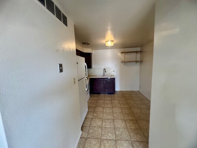 Building Photo - 258 N 400 W St