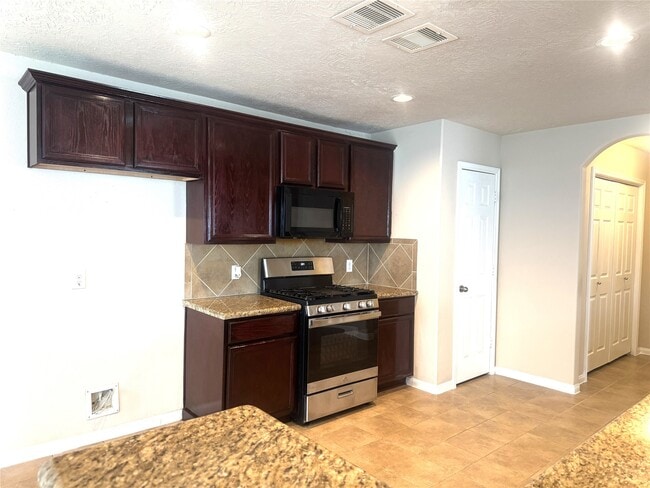 Building Photo - 2231 Tandy Park Way