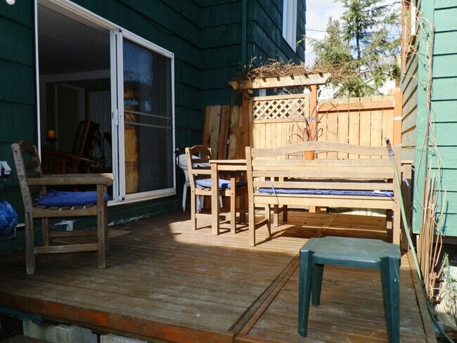 Building Photo - 208 27th Ave E