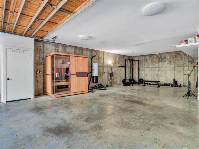 Building Photo - 8635 San Leandro Dr