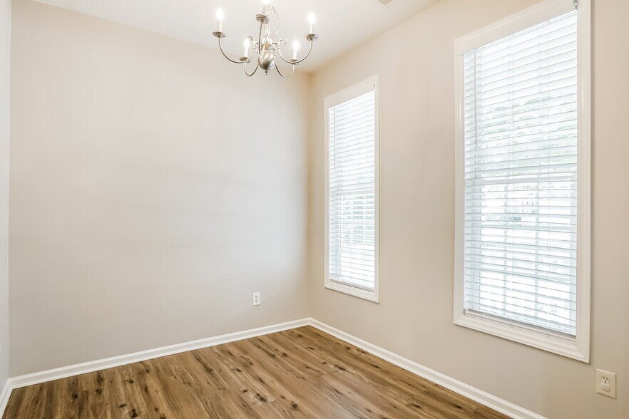 Building Photo - 8015 Marsh Hollow Dr