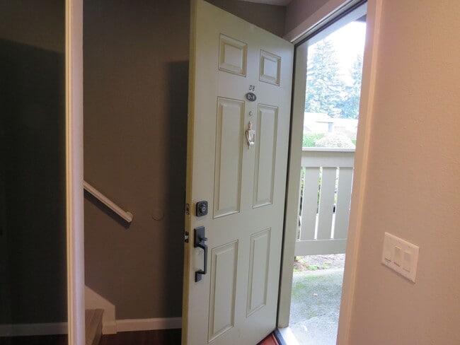 Building Photo - Juanita Townhome in Westwood Village ** 2bed/1.5 bath corner unit with Nice Private Backyard  $21...