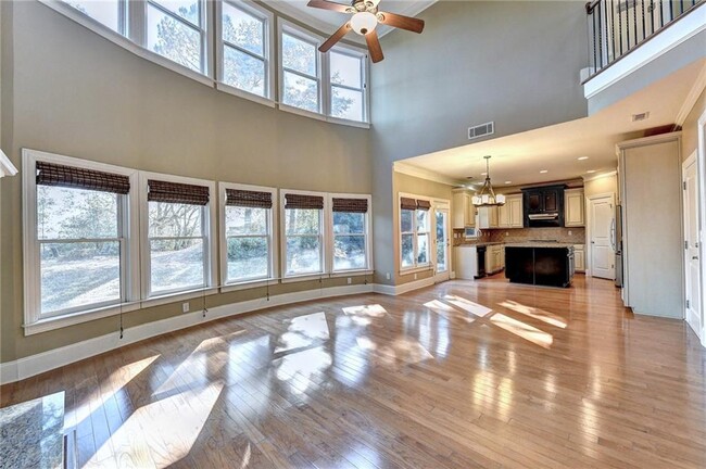 Building Photo - 5570 Viewpoint Ct
