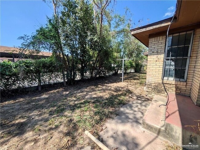 Building Photo - 1015 Fresno Ave