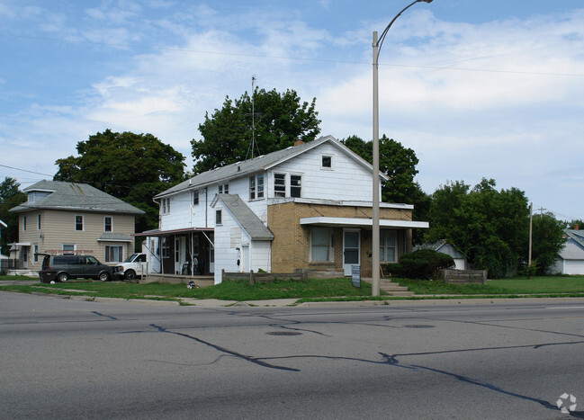 Building Photo - 1730 S Cedar St