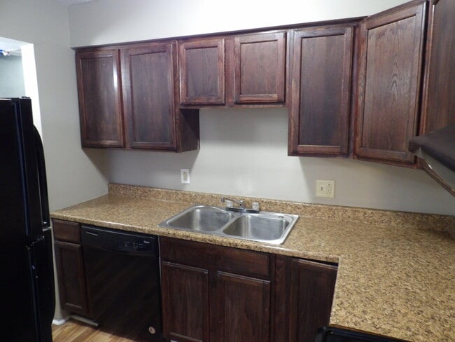 Building Photo - 400 Freedom Dr