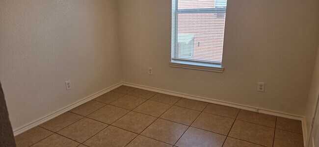 Building Photo - 3309 Barcelona Dr