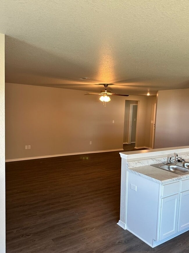 Building Photo - 205 Logan Dr