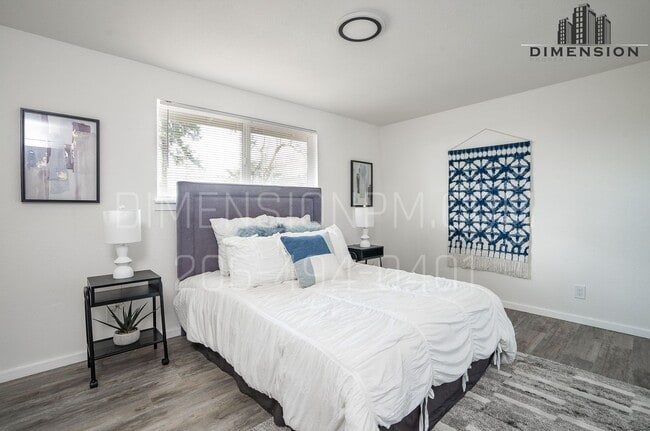 Building Photo - Modern & Updated 2-Bedroom, 1-Bath Duplex ...