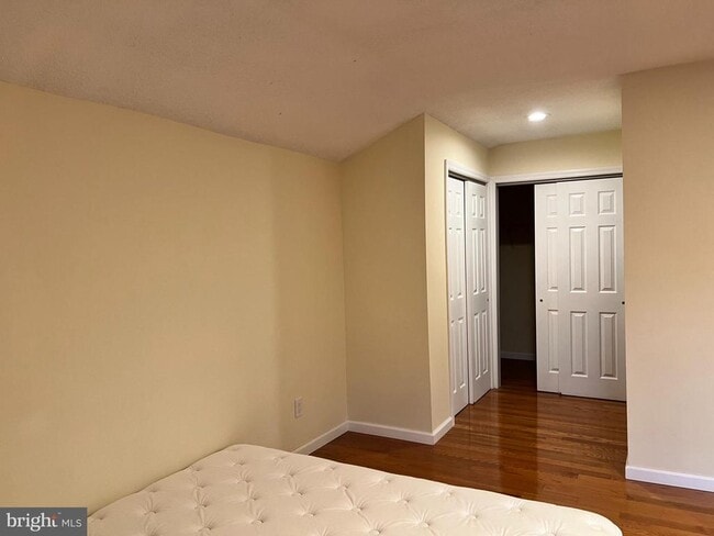 Building Photo - 80 Sayre Dr