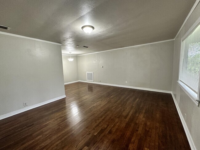 Building Photo - 1409 Wolfe City Dr