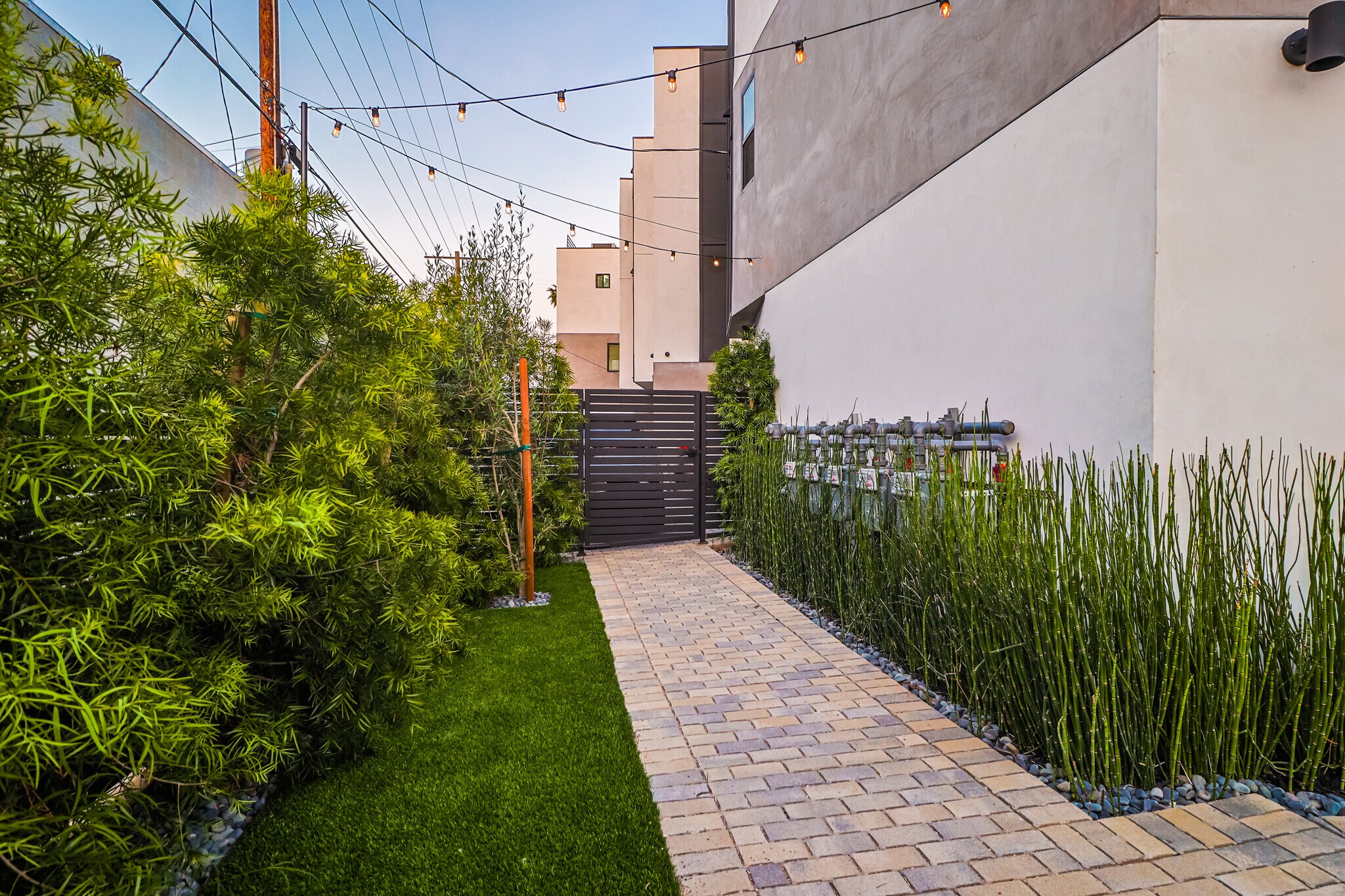 Building Photo - 1416 S Orange Dr