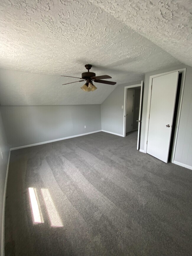 Building Photo - 1931 Cherokee Dr