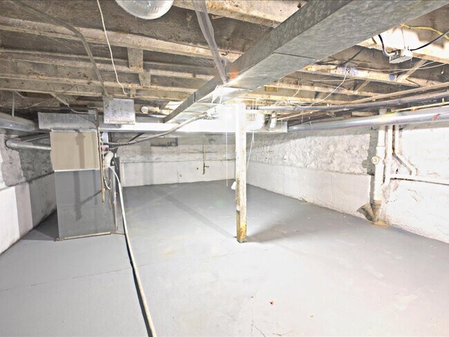 Building Photo - 6730 Vermont Ave